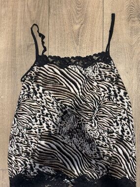 Y2K Animal Print Tank Top: No Brand or size tag: fits like a large